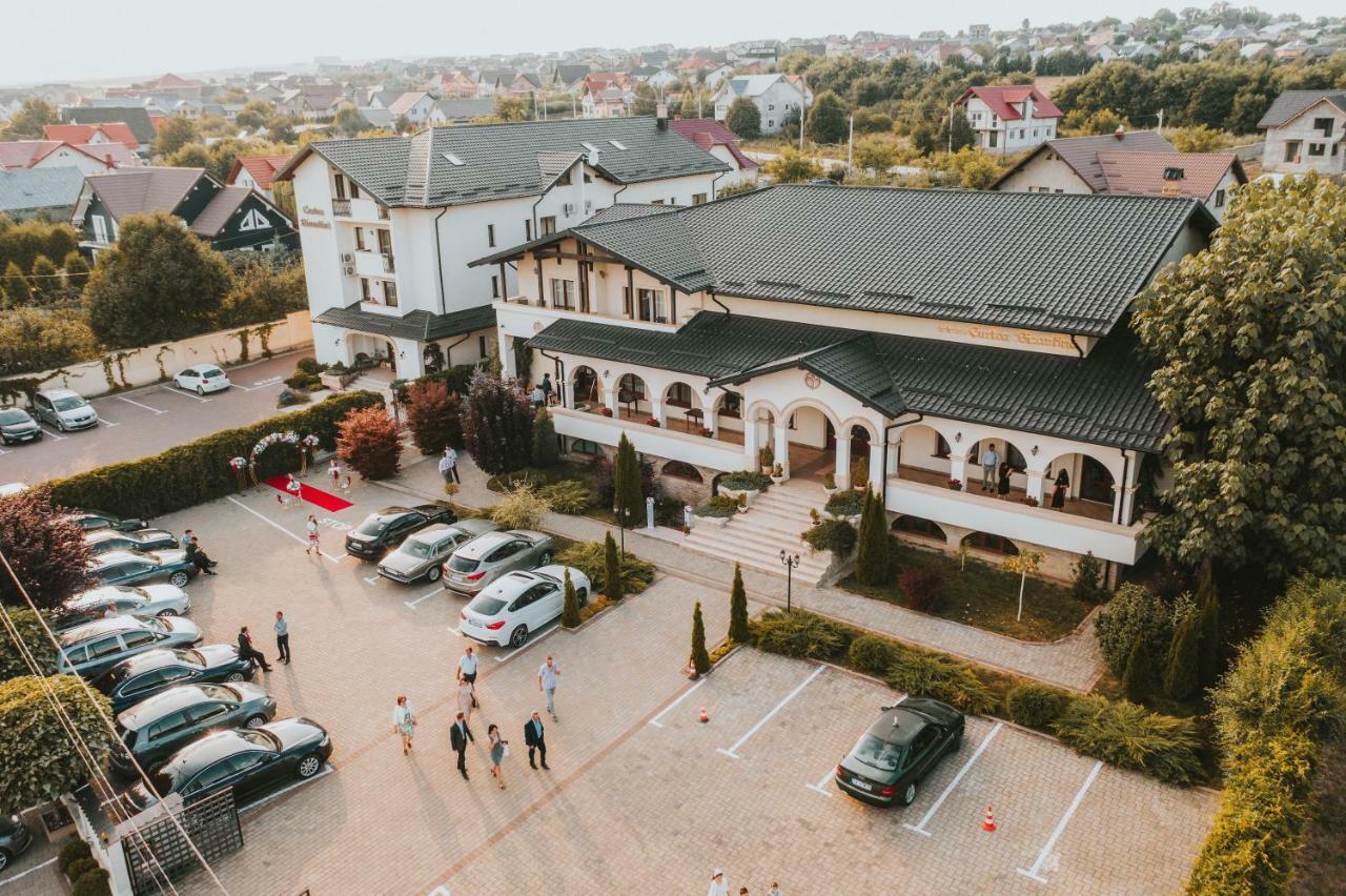 Готель Curtea Bizantina Сучава Екстер'єр фото